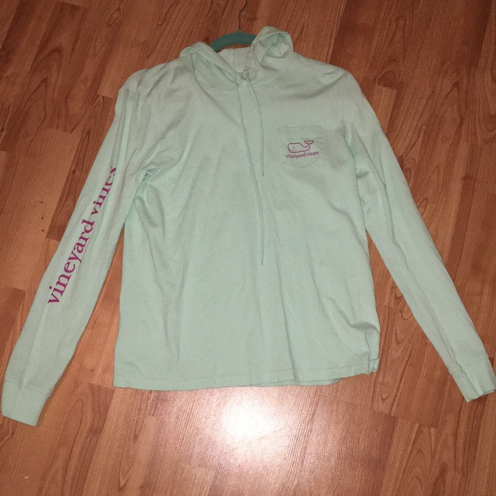 vineyard vines long sleeve with a hood never worn